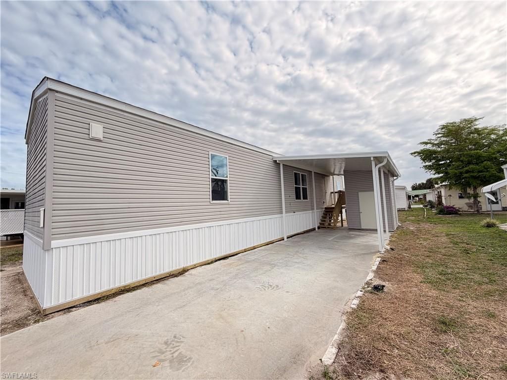 827 Peaceful DR, NORTH FORT MYERS, FL 33917 — photo 2