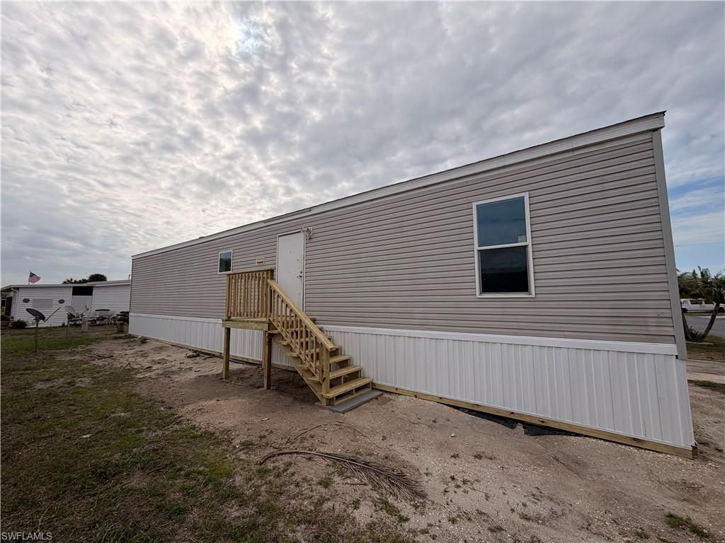 827 Peaceful DR, NORTH FORT MYERS, FL 33917 — photo 4
