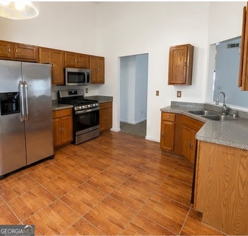 65 Waters Edge Way, Fayetteville, GA 30215