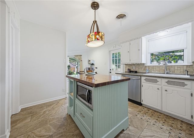 113 E Janin Cir, Portland, TX 78374