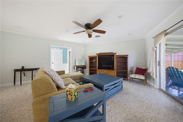 113 E Janin Cir, Portland, TX 78374