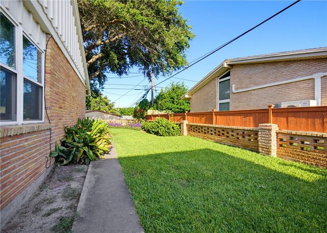 113 E Janin Cir, Portland, TX 78374