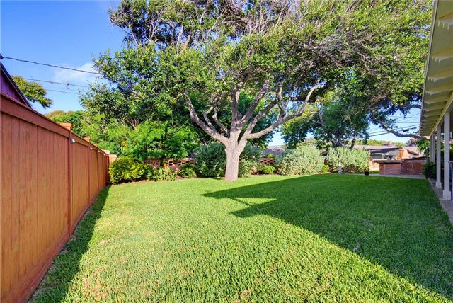 113 E Janin Cir, Portland, TX 78374