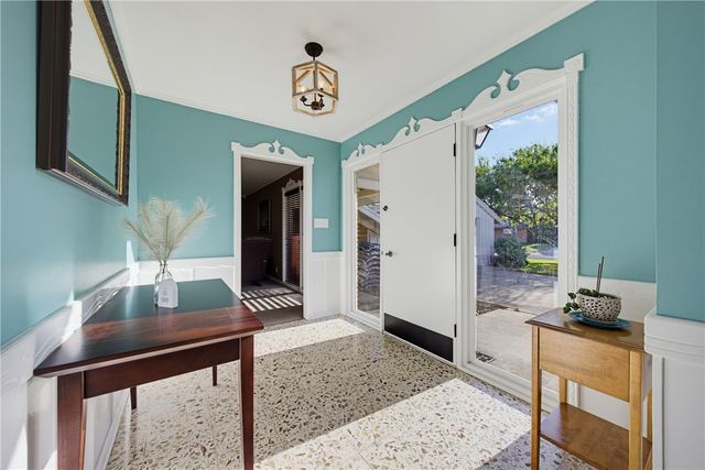 113 E Janin Cir, Portland, TX 78374