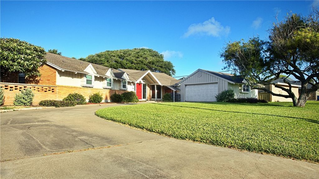 113 E Janin Cir, Portland, TX 78374