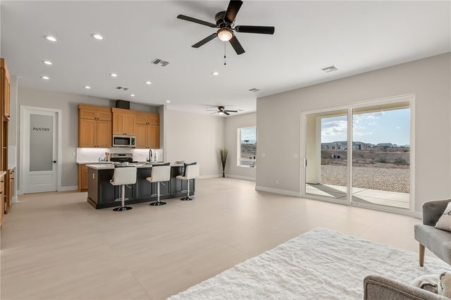 3090 Canyon De Chelly Drive, Bullhead City, AZ 86429