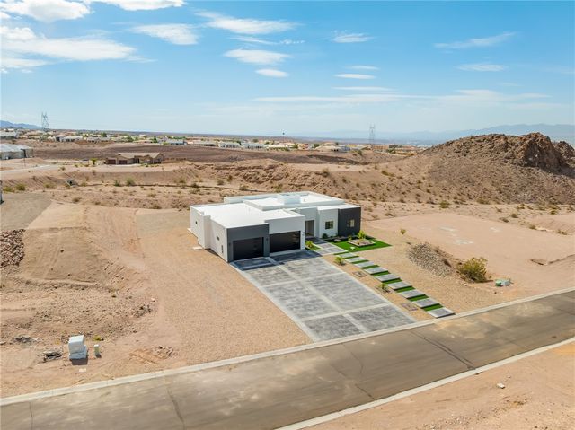 3090 Canyon De Chelly Drive, Bullhead City, AZ 86429