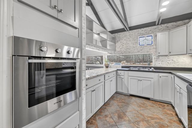 98 Mount Airy Road S, Croton-on-hudson, NY 10520