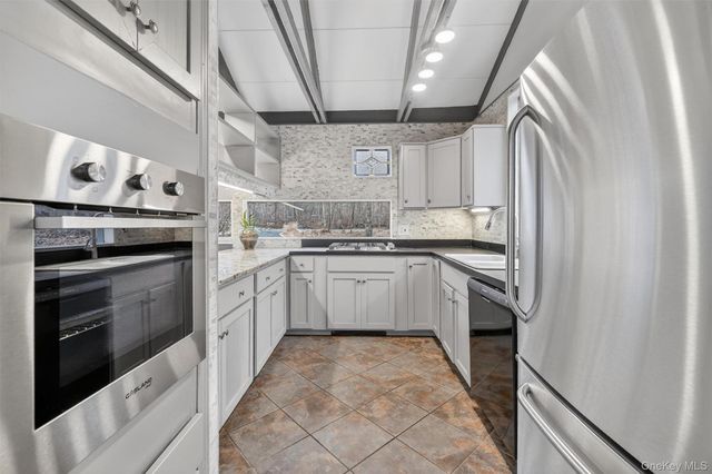 98 Mount Airy Road S, Croton-on-hudson, NY 10520