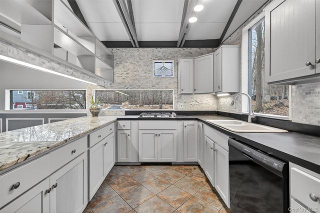 98 Mount Airy Road S, Croton-on-hudson, NY 10520