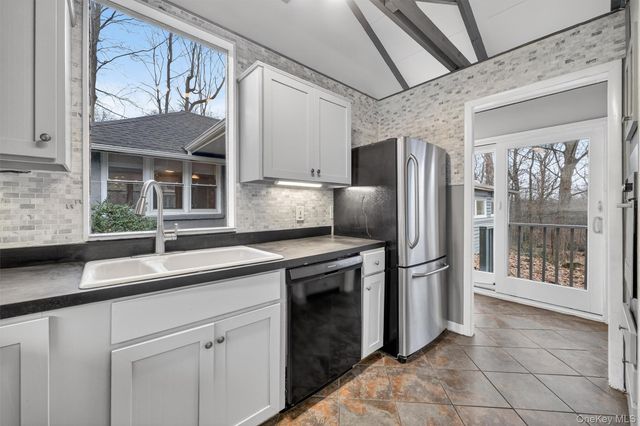 98 Mount Airy Road S, Croton-on-hudson, NY 10520