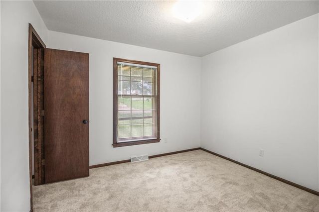 2016 N Lazy Branch Road, Independence, MO 64058