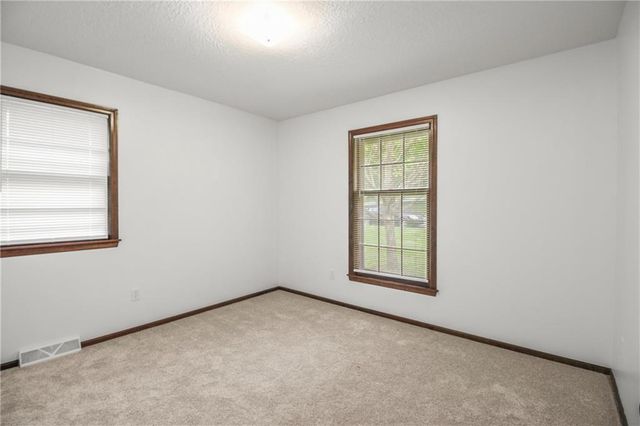 2016 N Lazy Branch Road, Independence, MO 64058