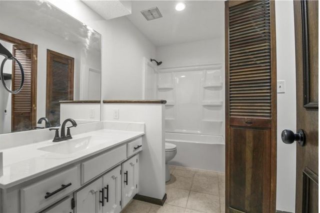 2016 N Lazy Branch Road, Independence, MO 64058