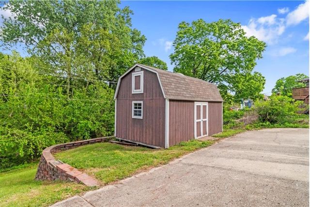 2016 N Lazy Branch Road, Independence, MO 64058
