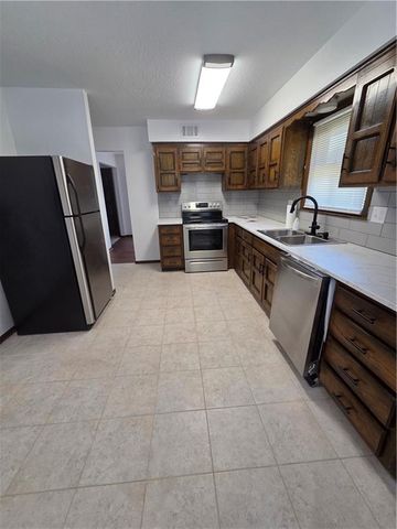 2016 N Lazy Branch Road, Independence, MO 64058
