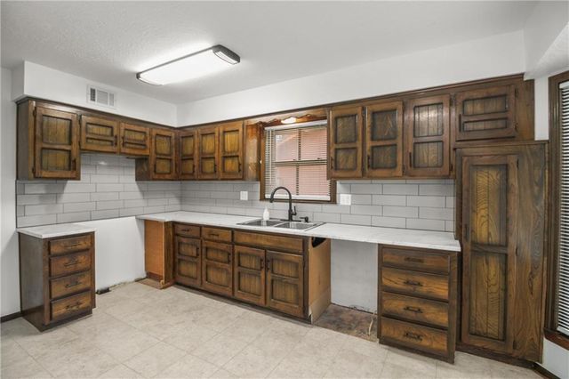 2016 N Lazy Branch Road, Independence, MO 64058