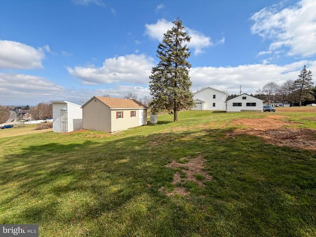5765 GLATFELTERS STATION, Seven Valleys, PA 17360