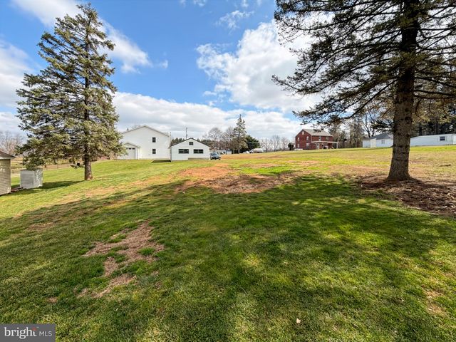 5765 GLATFELTERS STATION, Seven Valleys, PA 17360