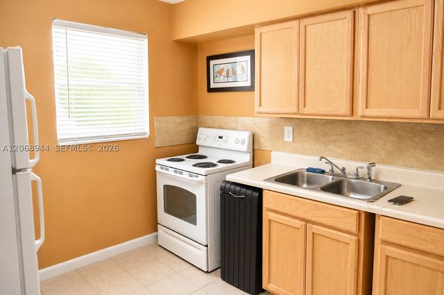 119 NW 3rd St, Hallandale Beach, FL 33009