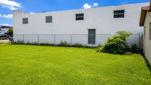 119 NW 3rd St, Hallandale Beach, FL 33009