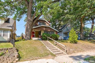 1019 Calvin Avenue, Grand Rapids, MI 49506