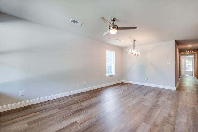 2424 Garden Drive, Dallas, TX 75215