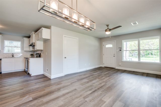 2424 Garden Drive, Dallas, TX 75215