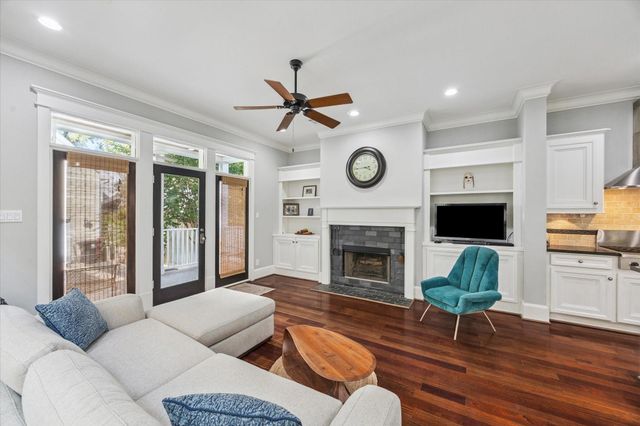 1315 W 22nd Street, Houston, TX 77008