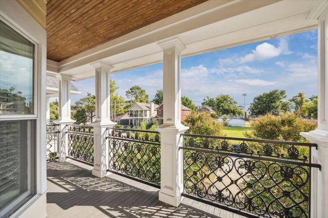 1315 W 22nd Street, Houston, TX 77008
