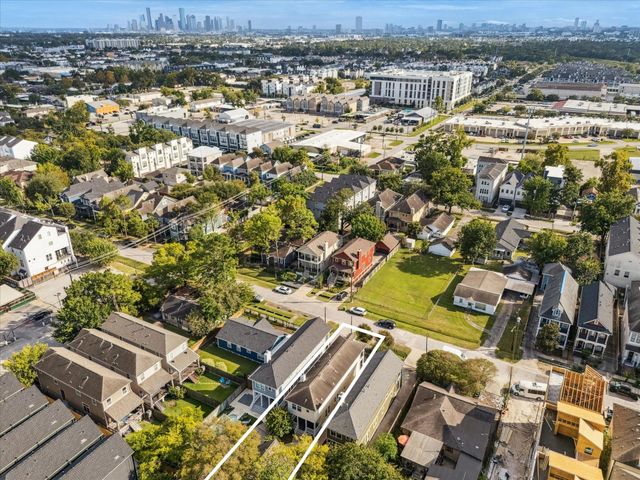 1315 W 22nd Street, Houston, TX 77008