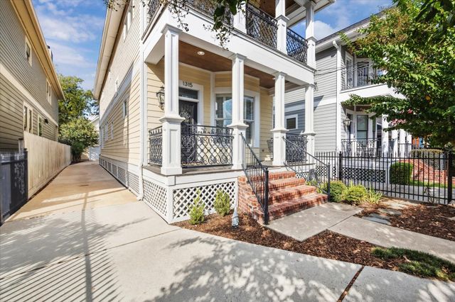 1315 W 22nd Street, Houston, TX 77008