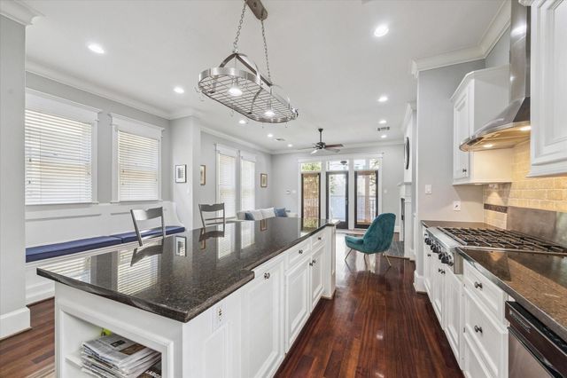 1315 W 22nd Street, Houston, TX 77008