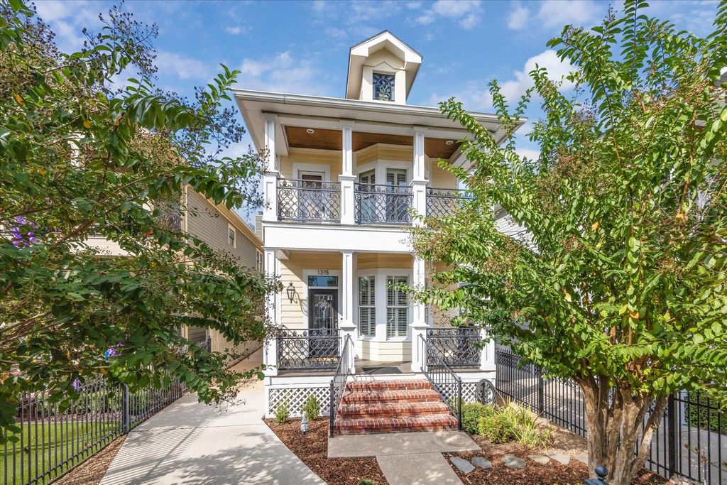 1315 W 22nd Street, Houston, TX 77008