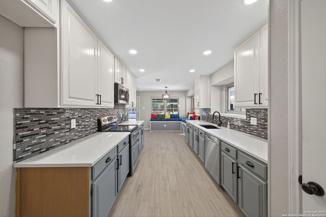 7515 Forest Edge, Live Oak, TX 78233