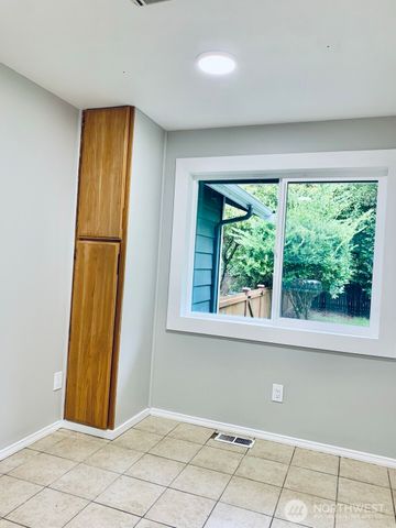 5721 180th Street SW, Lynnwood, WA 97037