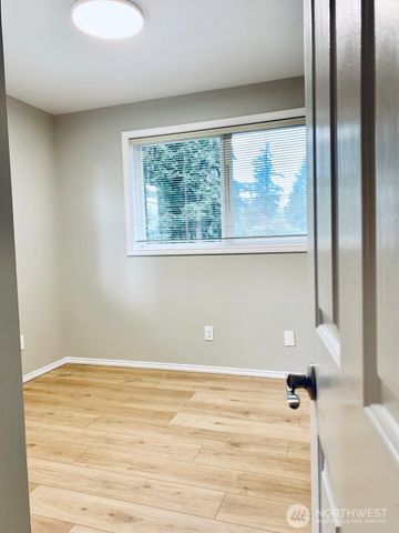 5721 180th Street SW, Lynnwood, WA 97037
