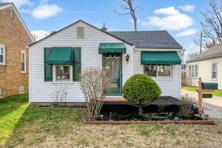 8237 Lenore Street, Dearborn Heights, MI 48127