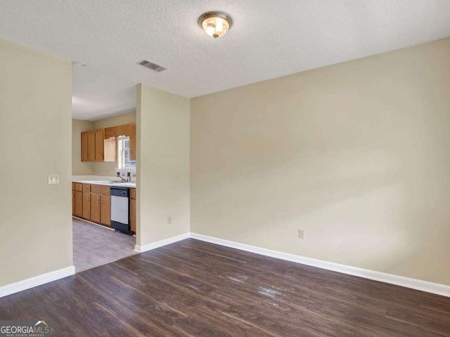 189 W Kenny Drive, Hinesville, GA 31313