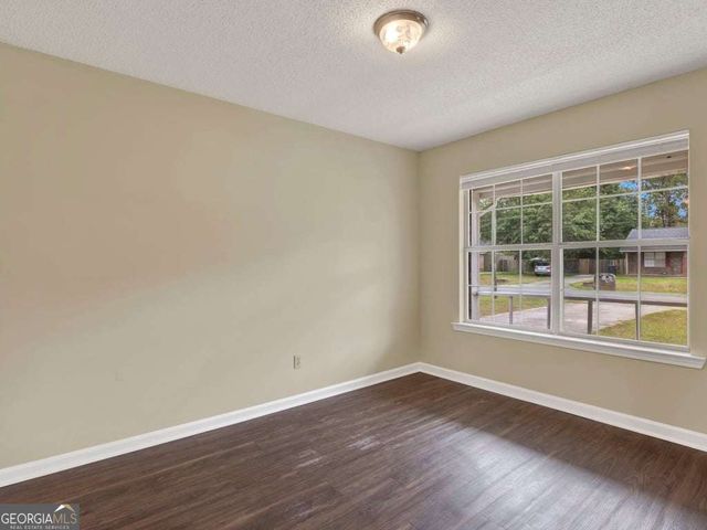 189 W Kenny Drive, Hinesville, GA 31313