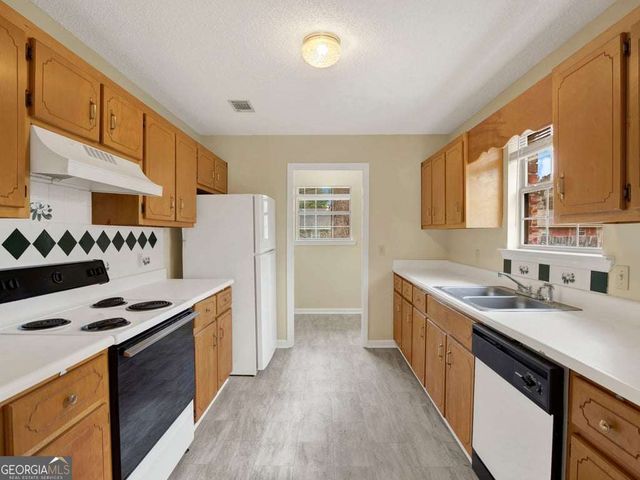189 W Kenny Drive, Hinesville, GA 31313