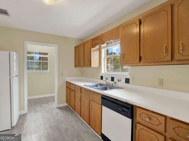 189 W Kenny Drive, Hinesville, GA 31313