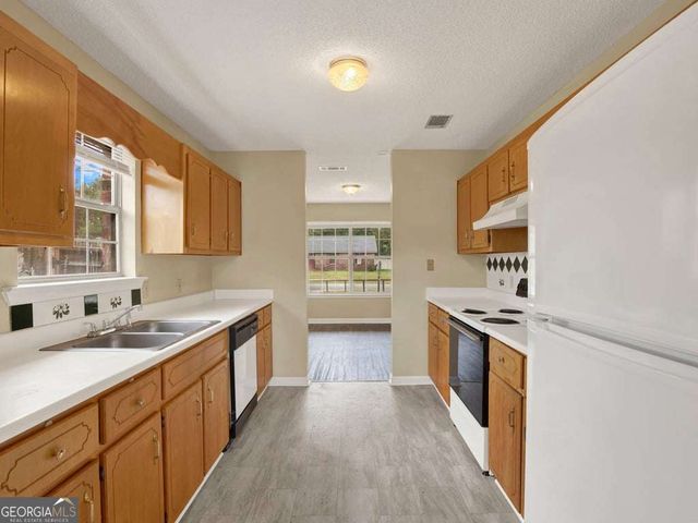 189 W Kenny Drive, Hinesville, GA 31313