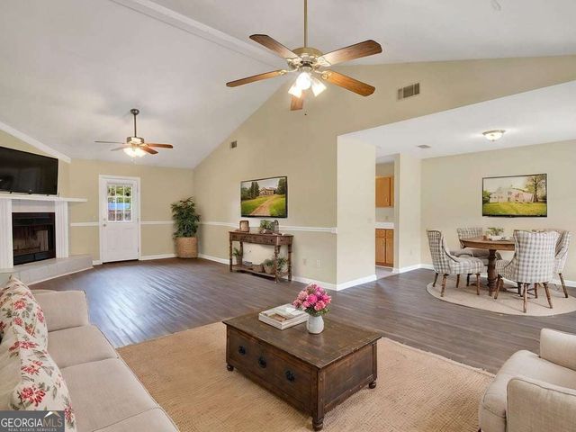 189 W Kenny Drive, Hinesville, GA 31313