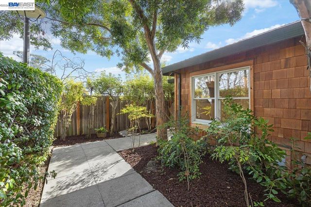 632 CENTRE COURT, Alameda, CA 94502