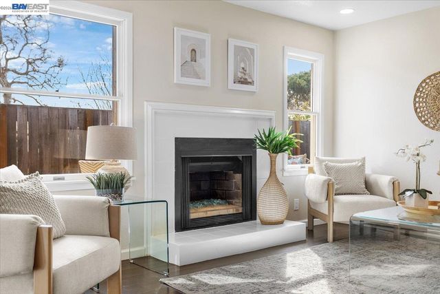 632 CENTRE COURT, Alameda, CA 94502