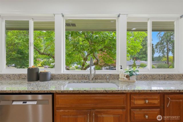 1024 Daniels Drive, Fircrest, WA 98466