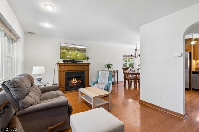 451 Pine Ave, Garwood Boro, NJ 07027