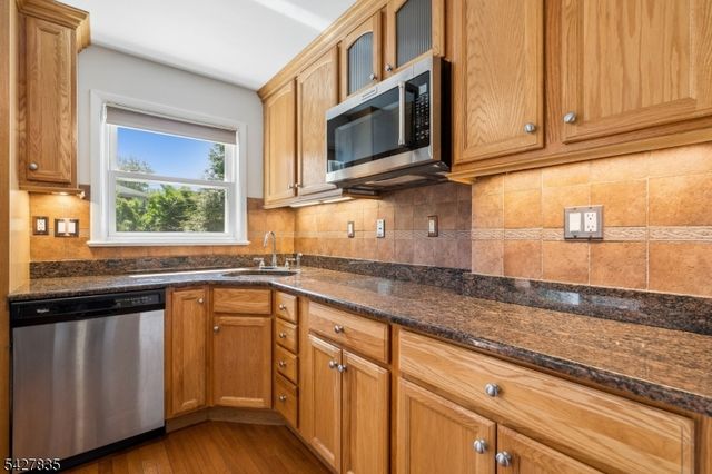 451 Pine Ave, Garwood Boro, NJ 07027