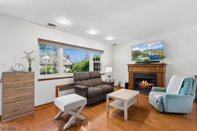 451 Pine Ave, Garwood Boro, NJ 07027